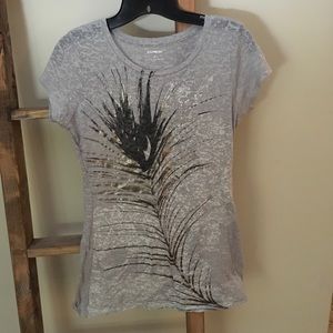 4 for $15 🛍️ Super cute Express graphic tee!